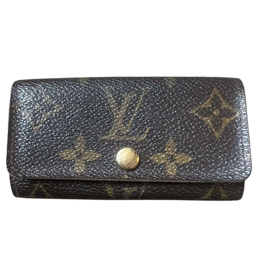 Louis Vuitton 4 Key Holder, Pre- Loved. Excellent condition!